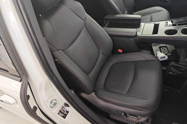 Used Toyota SIENNA 2023 2.5L Hybrid Deluxe Edition Right Front Seat