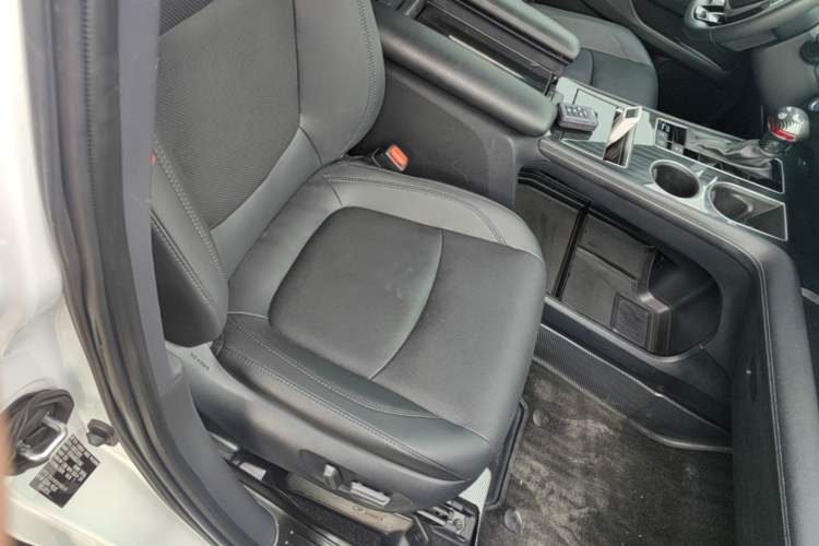 Used Toyota SIENNA 2023 2.5L Hybrid Deluxe Edition Right Front Seat