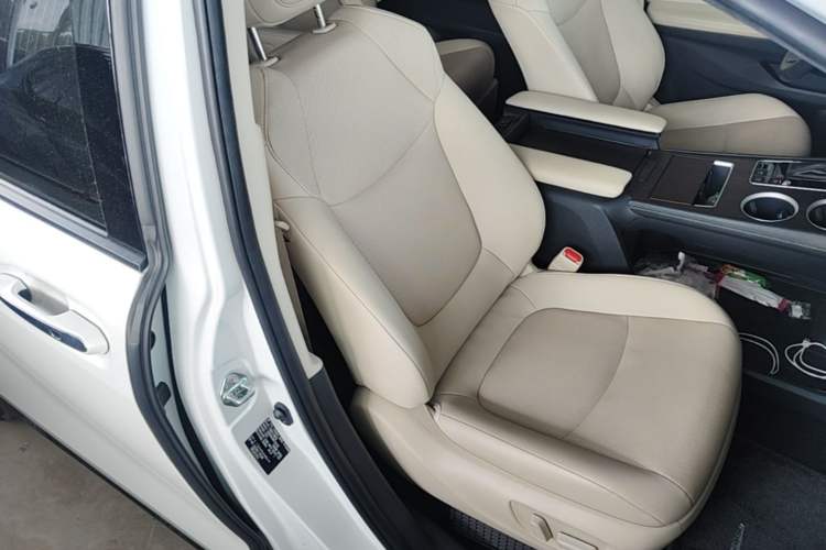 Used Toyota SIENNA 2023 2.5L Hybrid Luxury Edition Right Front Seat