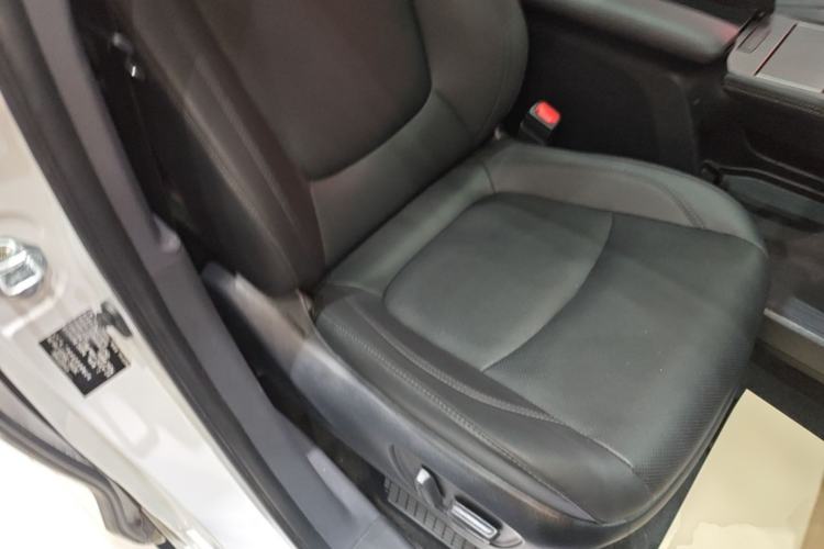 Used Toyota SIENNA 2023 2.5L Hybrid Deluxe Edition Right Front Seat