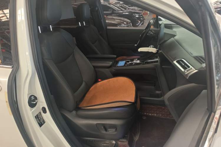 Used Toyota SIENNA 2023 2.5L Hybrid Deluxe Edition Right Front Seat