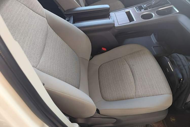 Used Toyota SIENNA 2023 2.5L Hybrid Comfort Edition Right Front Seat