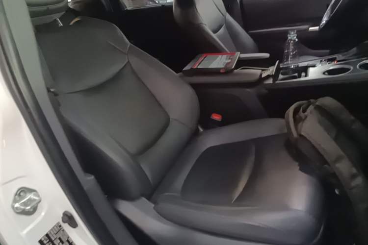 Used Toyota SIENNA 2023 2.5L Hybrid Deluxe Edition Right Front Seat