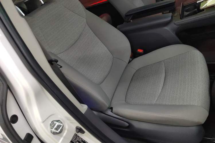 Used Toyota SIENNA 2023 2.5L Hybrid Comfort Edition Right Front Seat