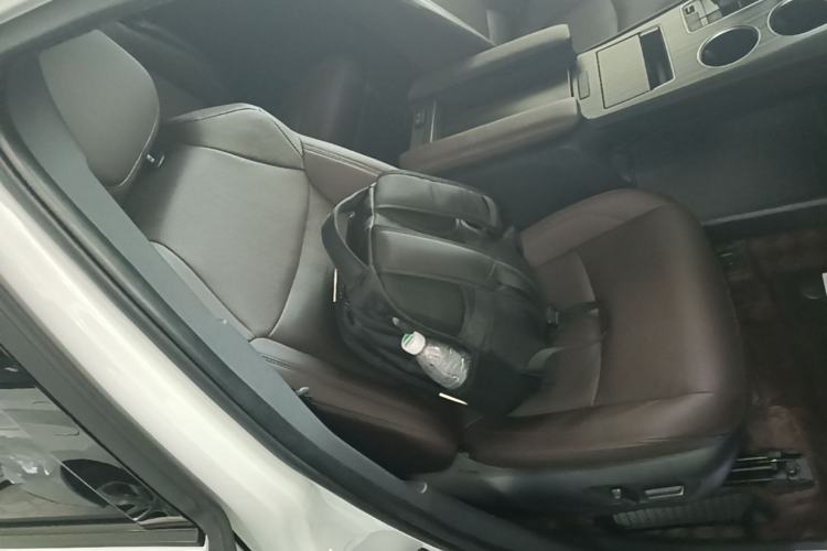 Used Toyota SIENNA 2023 2.5L Hybrid Platinum Edition Right Front Seat