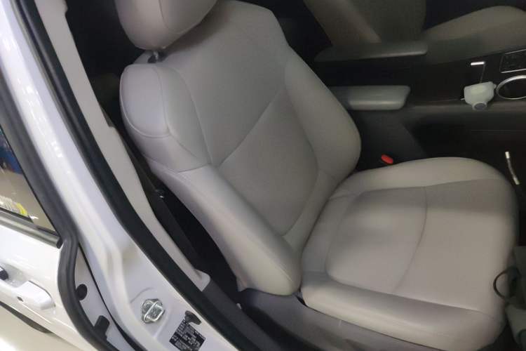 Used Toyota SIENNA 2023 2.5L Hybrid Comfort Edition Right Front Seat