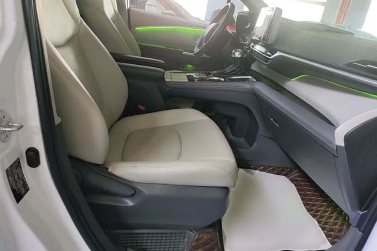 Used Toyota SIENNA 2023 2.5L Hybrid Comfort Edition Right Front Seat