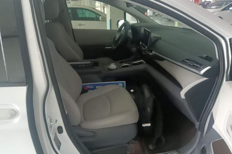 Used Toyota SIENNA 2023 2.5L Hybrid Comfort Edition Right Front Seat