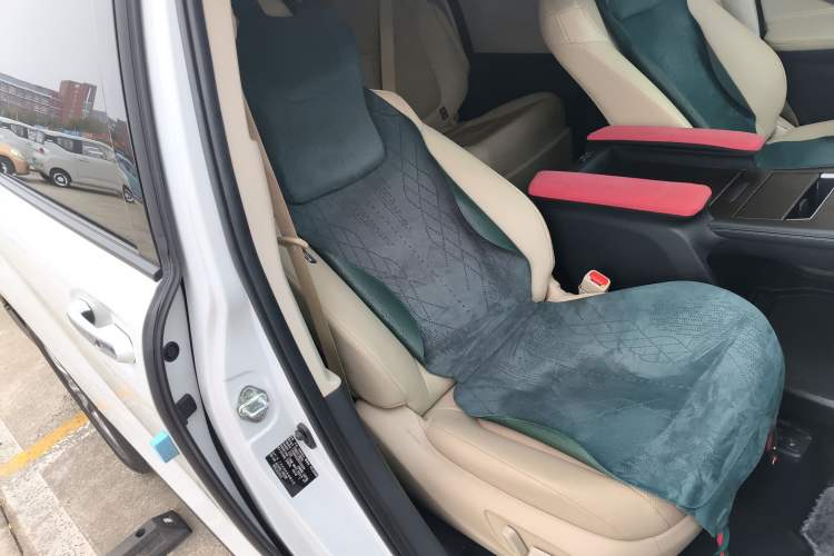 Used Toyota SIENNA 2023 2.5L Hybrid Luxury Edition Right Front Seat
