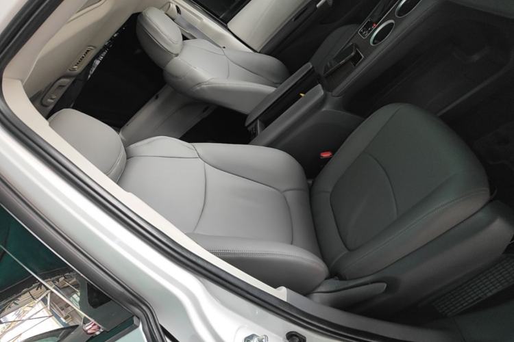 Used Toyota SIENNA 2023 2.5L Hybrid Comfort Edition Right Front Seat