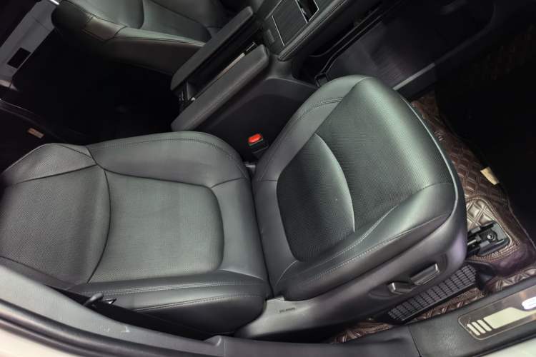 Used Toyota SIENNA 2023 2.5L Hybrid Deluxe Edition Right Front Seat