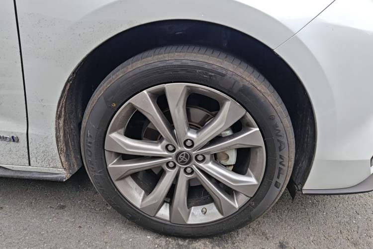 Used Toyota SIENNA 2023 2.5L Hybrid Ultimate Edition Right Front Wheel Hub