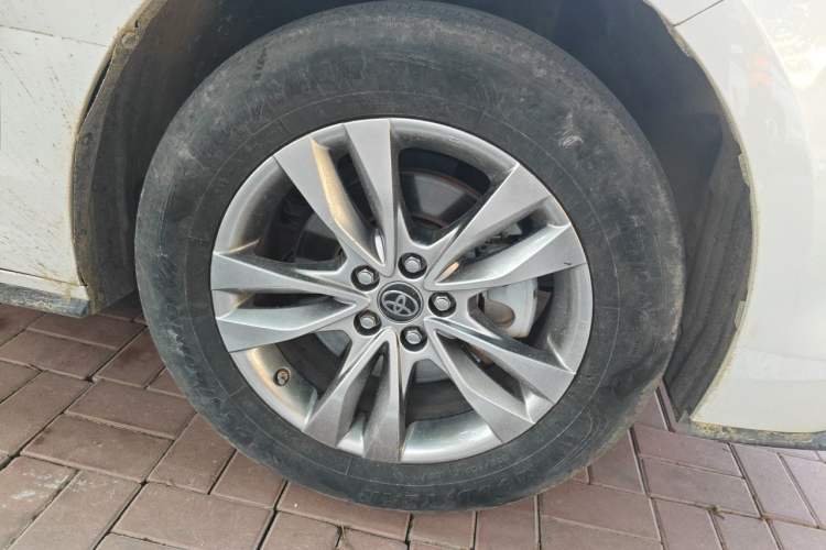 Used Toyota SIENNA 2023 2.5L Hybrid Luxury Edition Right Front Wheel Hub