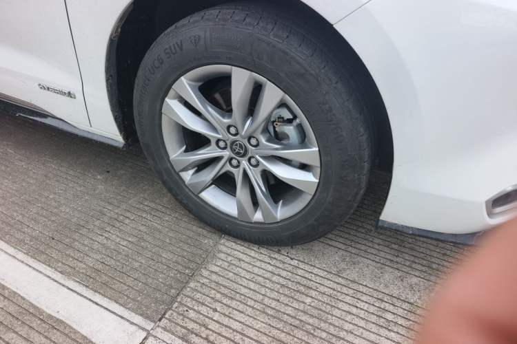 Used Toyota SIENNA 2023 2.5L Hybrid Deluxe Edition Right Front Wheel Hub