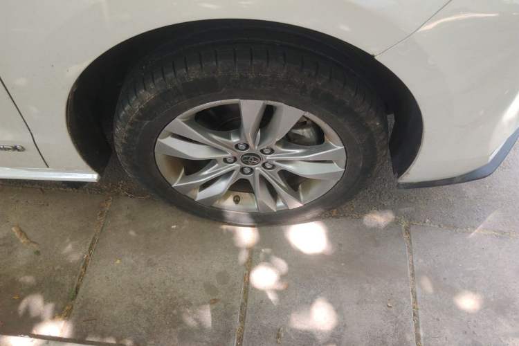 Used Toyota SIENNA 2023 2.5L Hybrid Comfort Edition Right Front Wheel Hub
