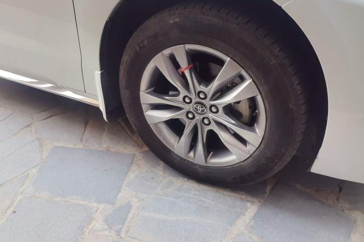 Used Toyota SIENNA 2023 2.5L Hybrid Luxury Welfare Edition Right Front Wheel Hub