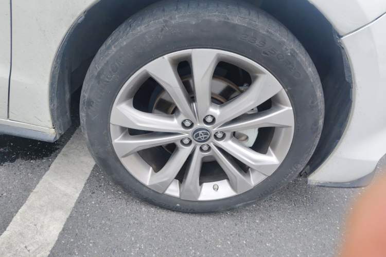 Used Toyota SIENNA 2023 2.5L Hybrid Deluxe Edition Right Front Wheel Hub