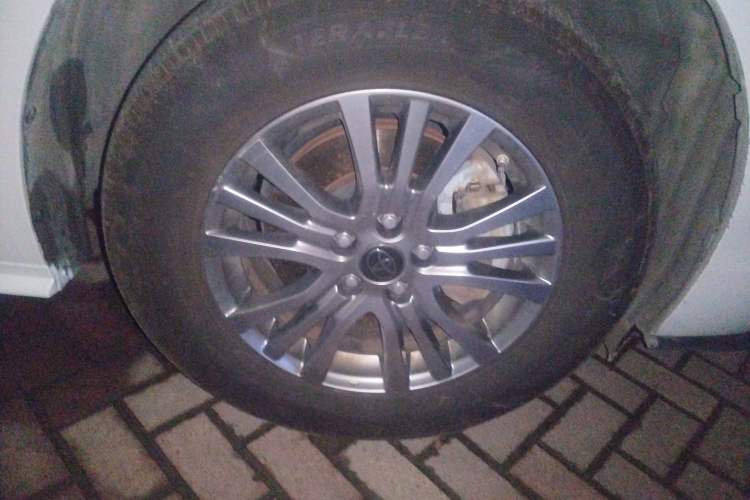 Used Toyota SIENNA 2023 2.5L Hybrid Comfort Edition Right Front Wheel Hub