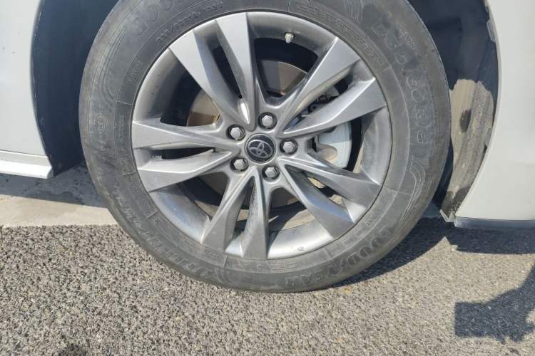 Used Toyota SIENNA 2023 2.5L Hybrid Comfort Edition Right Front Wheel Hub
