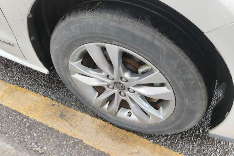 Used Toyota SIENNA 2023 2.5L Hybrid Comfort Edition Right Front Wheel Hub