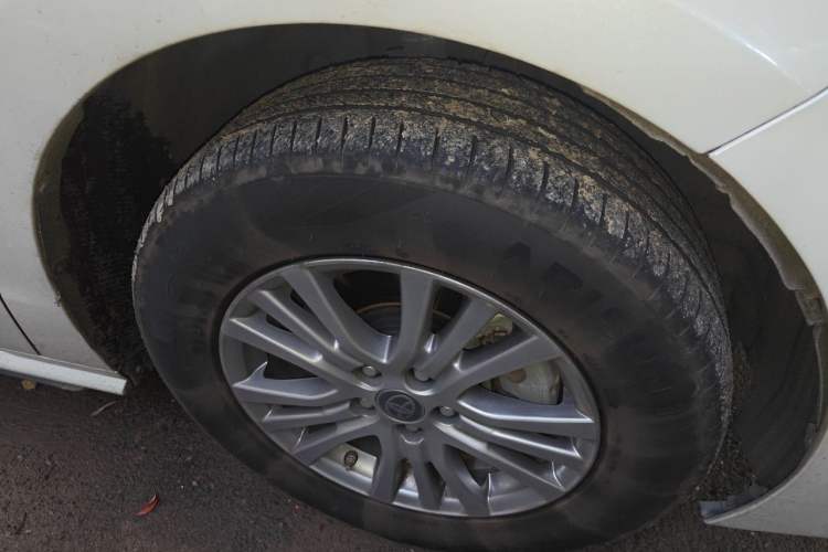 Used Toyota SIENNA 2023 2.5L Hybrid Comfort Edition Right Front Wheel Hub