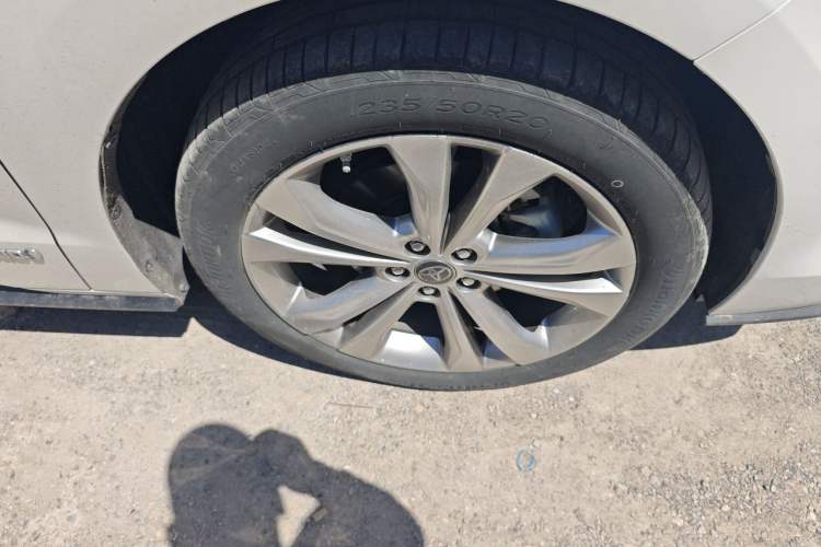 Used Toyota SIENNA 2023 2.5L Hybrid Deluxe Edition Right Front Wheel Hub