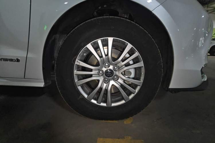 Used Toyota SIENNA 2023 2.5L Hybrid Comfort Edition Right Front Wheel Hub