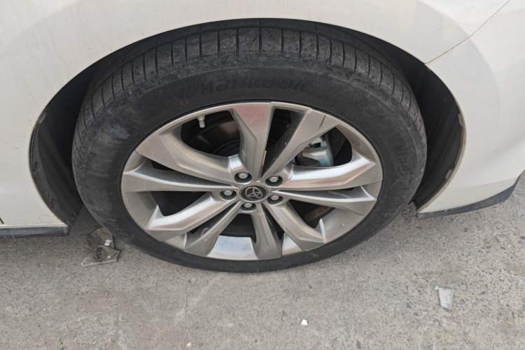 Used Toyota SIENNA 2023 2.5L Hybrid Ultimate Edition Right Front Wheel Hub