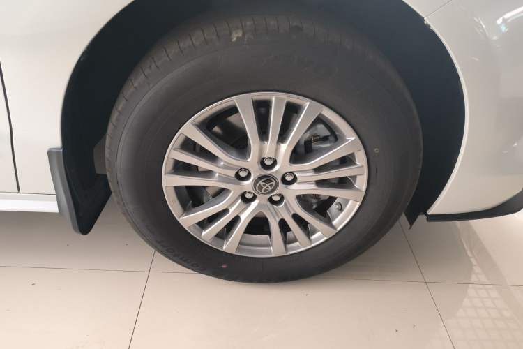 Used Toyota SIENNA 2023 2.5L Hybrid Comfort Edition Right Front Wheel Hub