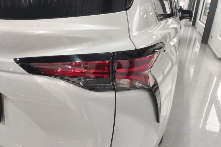 Used Toyota SIENNA 2023 2.5L Hybrid Luxury Edition Right Rear Taillight