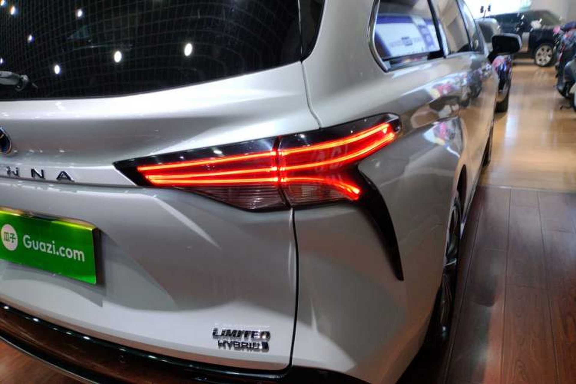 Used Toyota SIENNA 2023 2.5L Hybrid Deluxe Edition Right Rear Taillight
