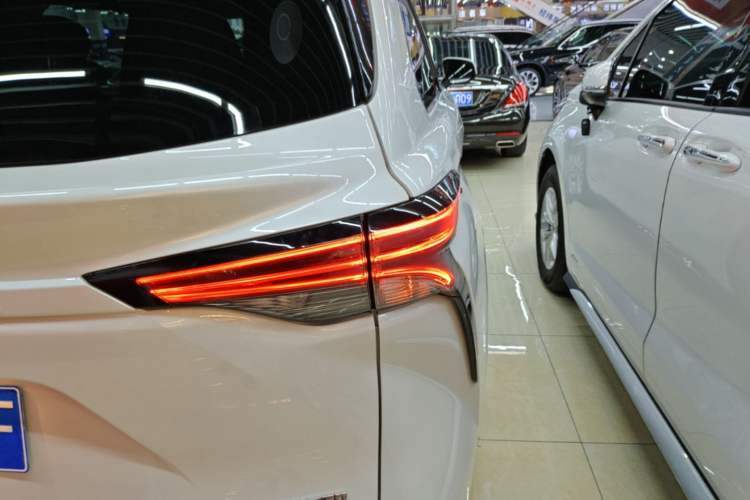 Used Toyota SIENNA 2023 2.5L Hybrid Deluxe Edition Right Rear Taillight