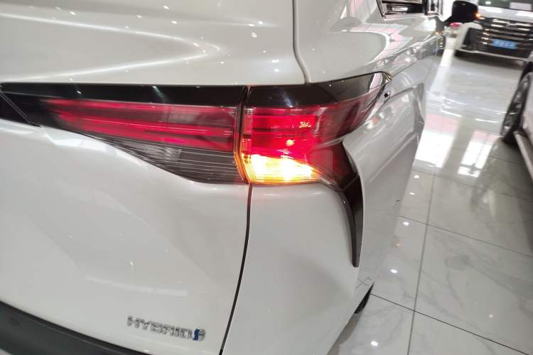 Used Toyota SIENNA 2023 2.5L Hybrid Comfort Edition Right Rear Taillight