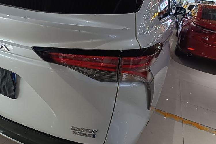 Used Toyota SIENNA 2023 2.5L Hybrid Deluxe Edition Right Rear Taillight