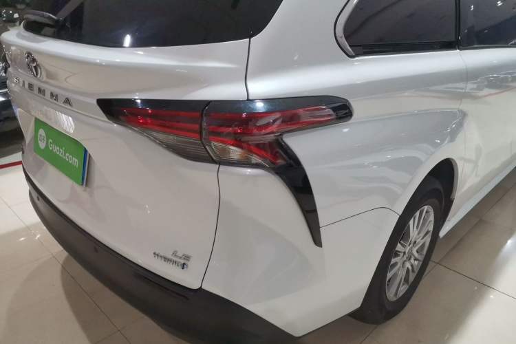 Used Toyota SIENNA 2023 2.5L Hybrid Comfort Edition Right Rear Taillight
