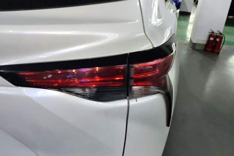 Used Toyota SIENNA 2023 2.5L Hybrid Comfort Edition Right Rear Taillight