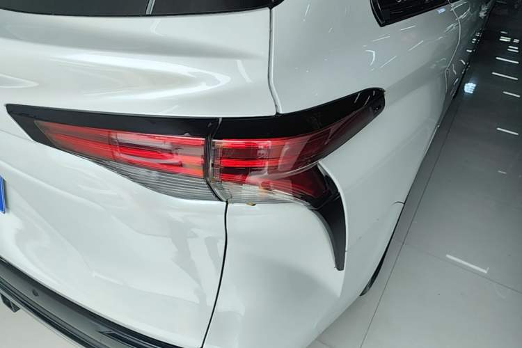 Used Toyota SIENNA 2023 2.5L Hybrid Deluxe Edition Right Rear Taillight