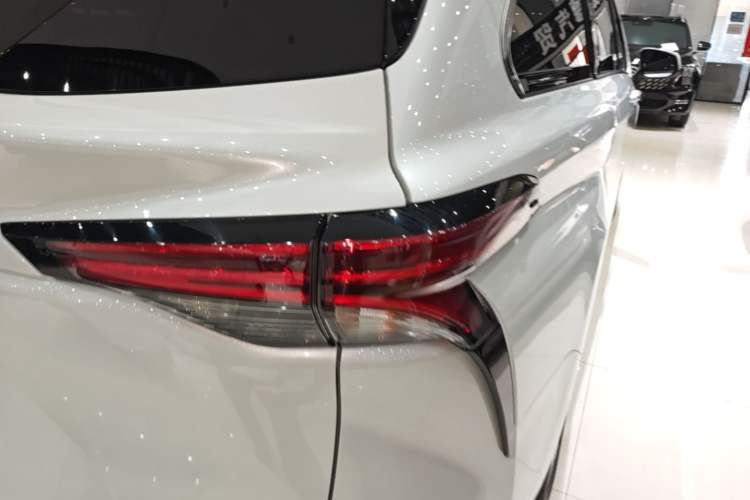 Used Toyota SIENNA 2023 2.5L Hybrid Deluxe Edition Right Rear Taillight