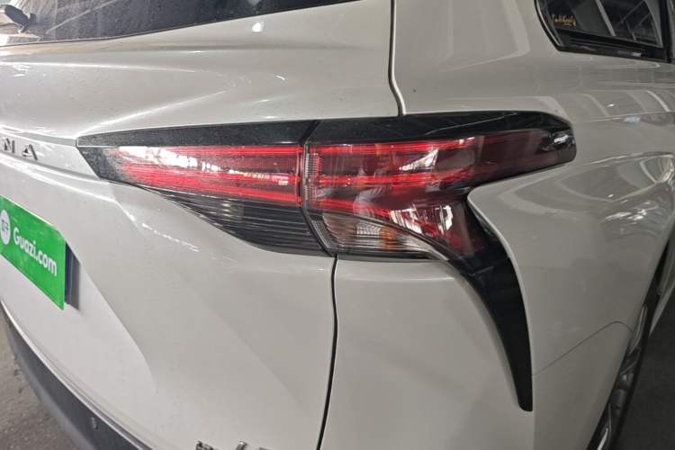 Used Toyota SIENNA 2023 2.5L Hybrid Comfort Edition Right Rear Taillight