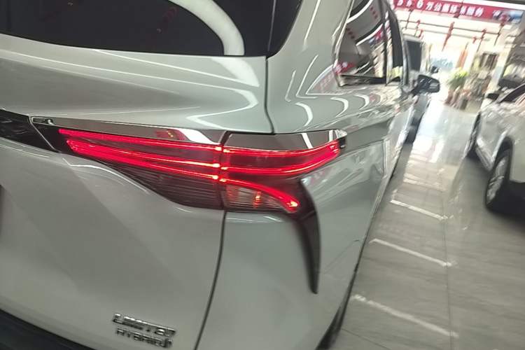 Used Toyota SIENNA 2023 2.5L Hybrid Deluxe Edition Right Rear Taillight