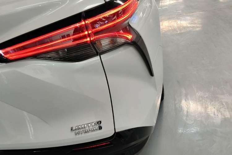 Used Toyota SIENNA 2023 2.5L Hybrid Deluxe Edition Right Rear Taillight