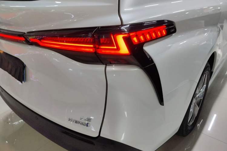 Used Toyota SIENNA 2023 2.5L Hybrid Comfort Edition Right Rear Taillight
