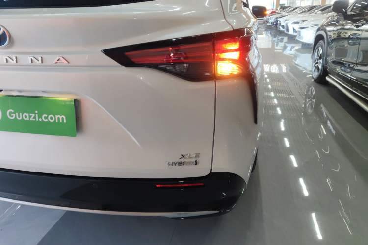Used Toyota SIENNA 2023 2.5L Hybrid Luxury Edition Right Rear Taillight