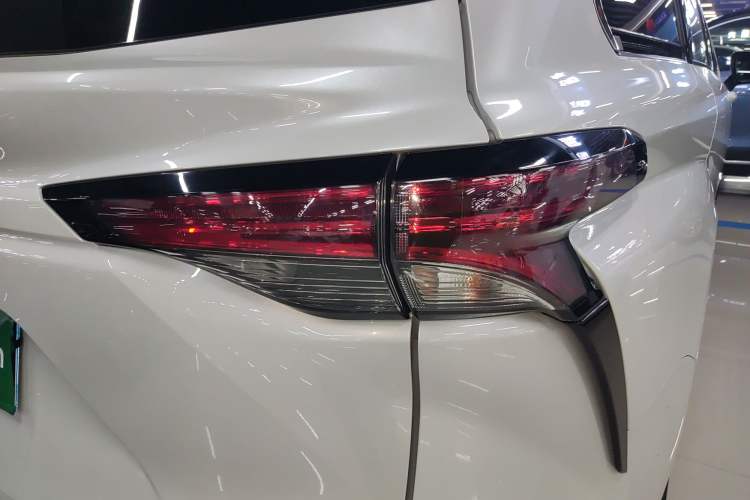 Used Toyota SIENNA 2023 2.5L Hybrid Comfort Edition Right Rear Taillight