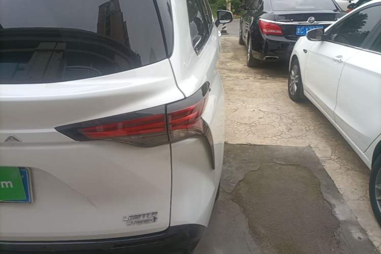 Used Toyota SIENNA 2023 2.5L Hybrid Deluxe Edition Right Rear Taillight