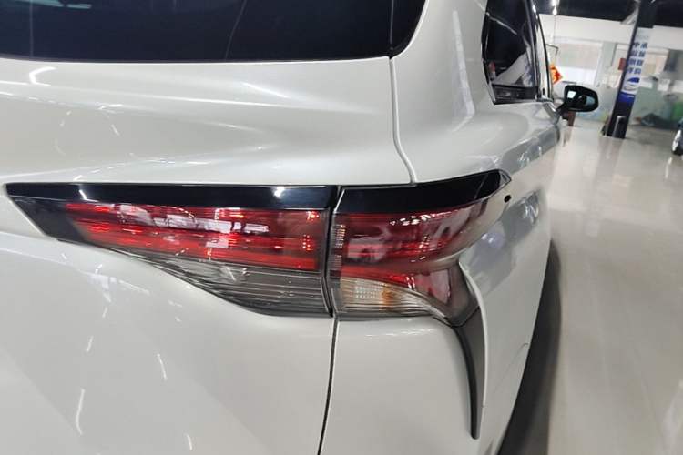 Used Toyota SIENNA 2023 2.5L Hybrid Luxury Edition Right Rear Taillight