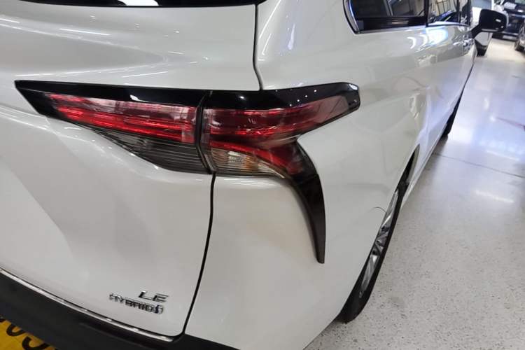 Used Toyota SIENNA 2023 2.5L Hybrid Comfort Edition Right Rear Taillight