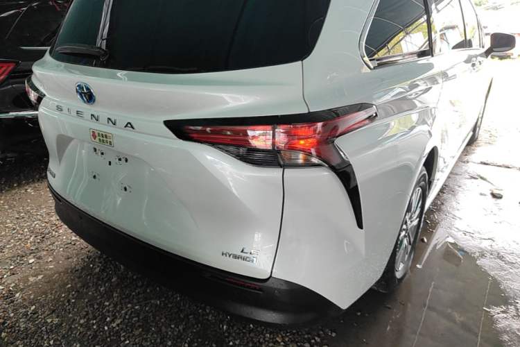 Used Toyota SIENNA 2023 2.5L Hybrid Comfort Edition Right Rear Taillight