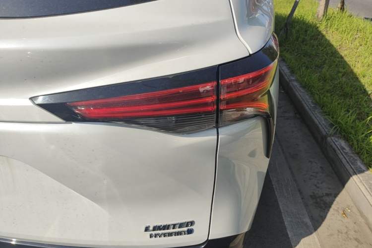 Used Toyota SIENNA 2023 2.5L Hybrid Deluxe Edition Right Rear Taillight