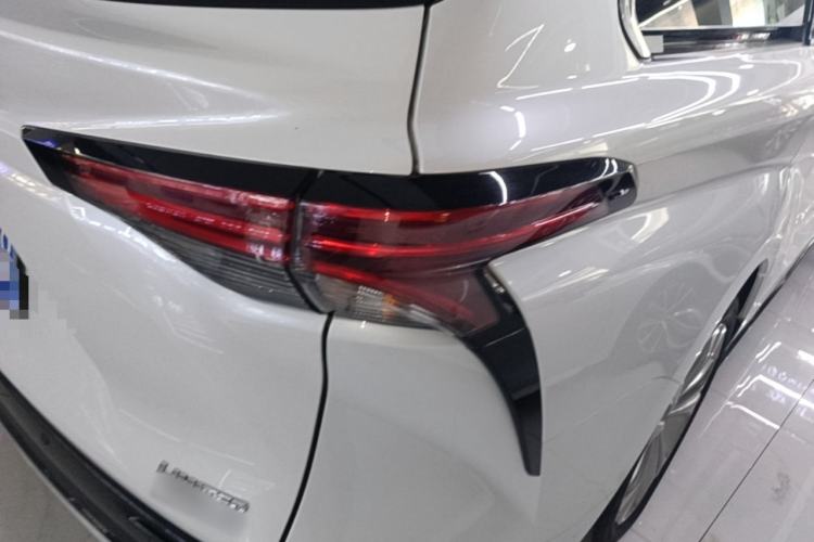 Used Toyota SIENNA 2023 2.5L Hybrid Deluxe Edition Right Rear Taillight